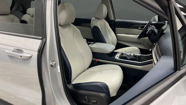 Used 2025 Kia Carnival SX Prestige FWD image 25