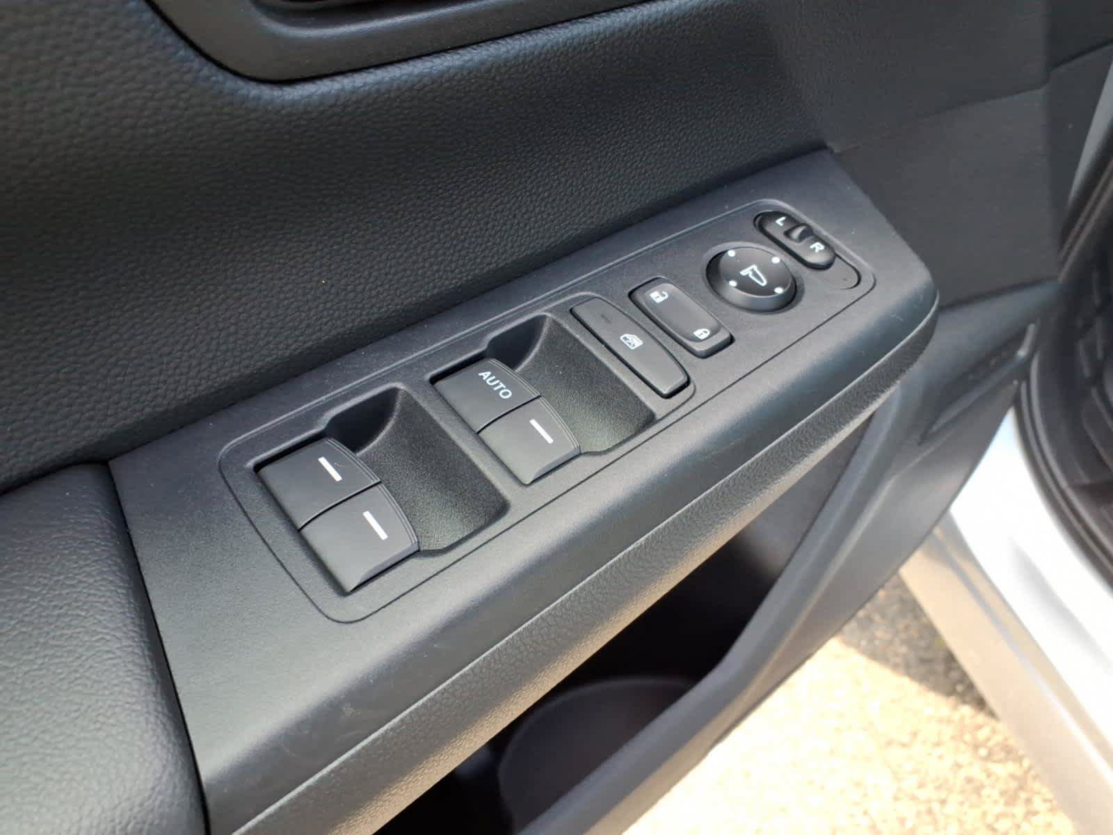 Used 2025 Honda CR-V LX image 17