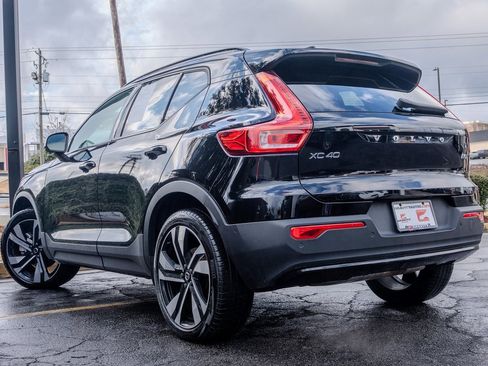 Used 2025 Volvo XC40 B5 Plus image 23