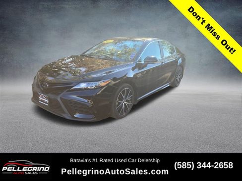 Used 2022 Toyota Camry SE image 1