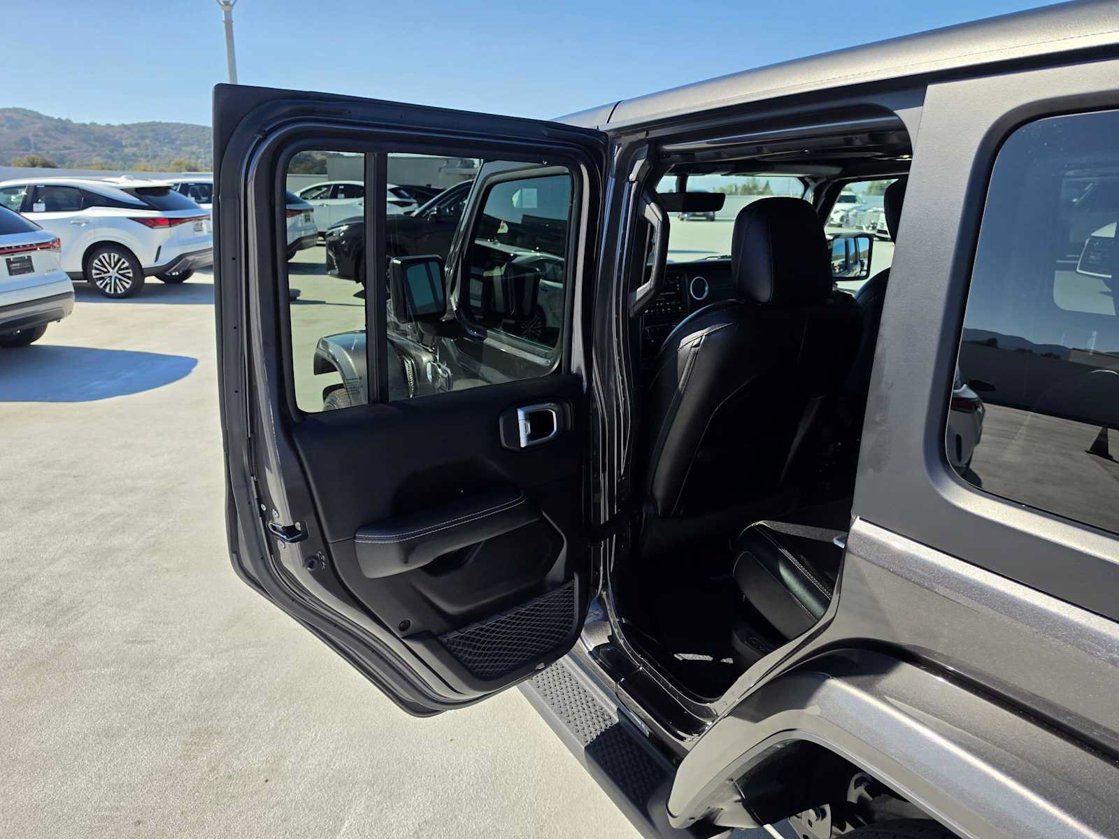 Used 2022 Jeep Wrangler Unlimited Sahara w/ Cold Weather Group AWD/4WD image 15