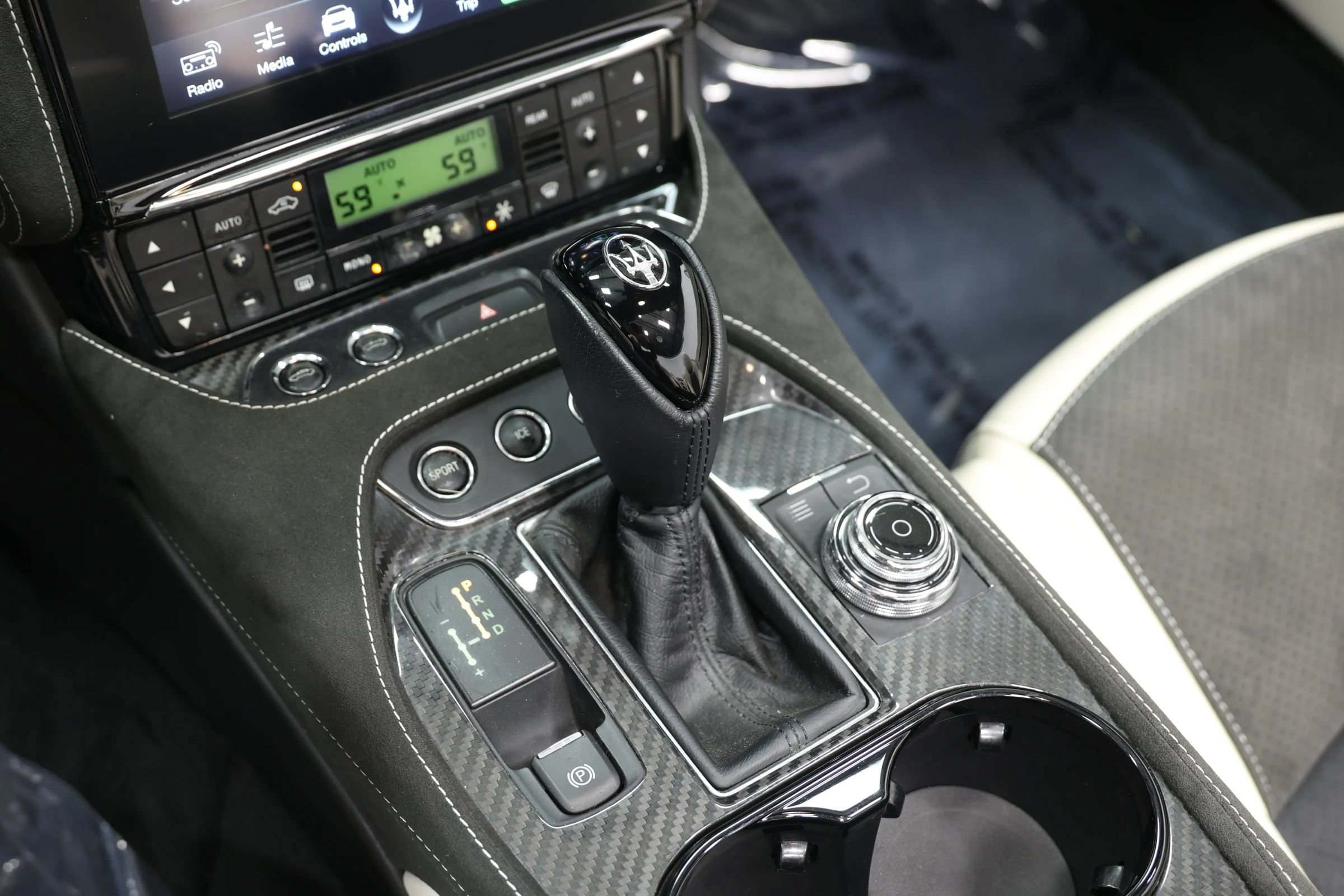 Used 2018 Maserati GranTurismo Sport RWD image 40