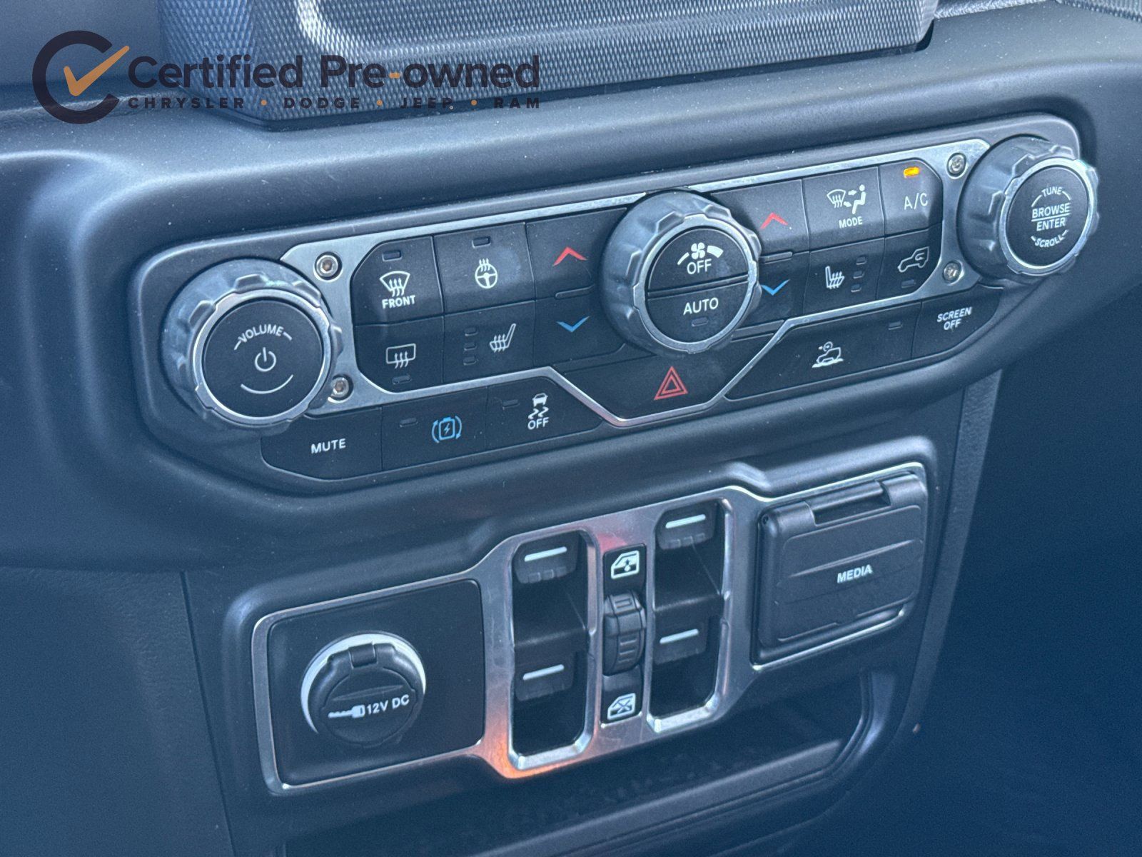 Used 2023 Jeep Wrangler Unlimited w/ Cold Weather Group AWD/4WD image 20