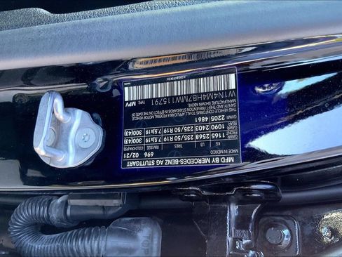 Used 2021 Mercedes-Benz GLB 250 4MATIC w/ Premium Package image 34