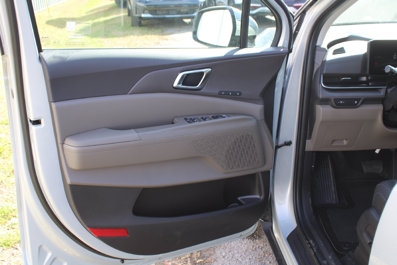 New 2026 Kia Carnival EX FWD image 25
