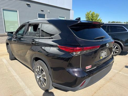 Used 2021 Toyota Highlander XLE FWD image 7