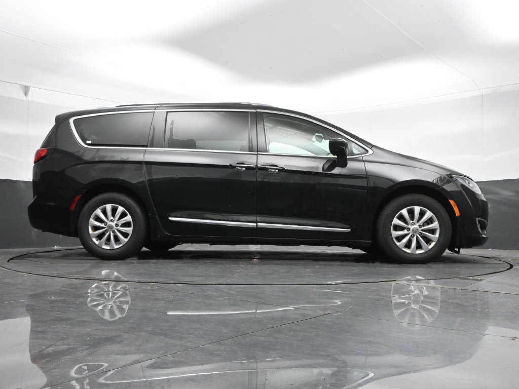Used 2019 Chrysler Pacifica Touring-L w/ Advanced Safetytec Group FWD image 42