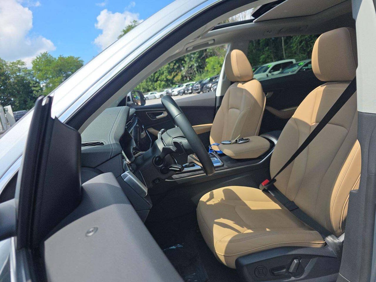 Used 2025 Audi Q8 Premium AWD/4WD image 5