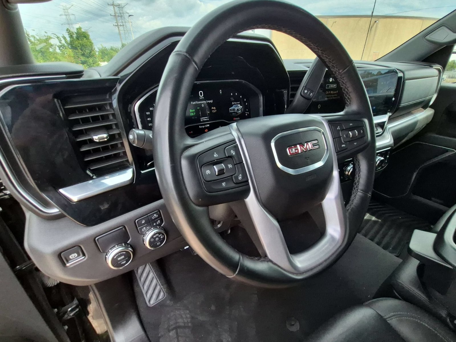 Used 2025 GMC Sierra 1500 SLT RWD image 11