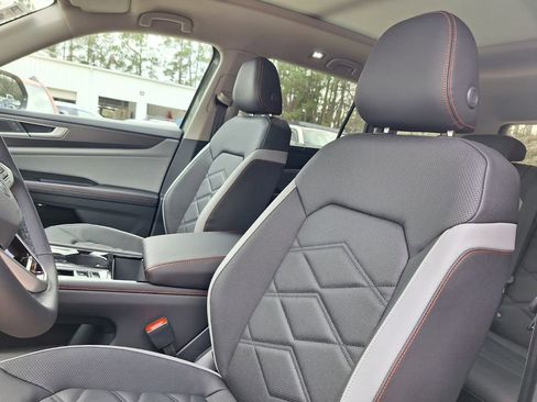 New 2026 Volkswagen Atlas Peak Edition image 11