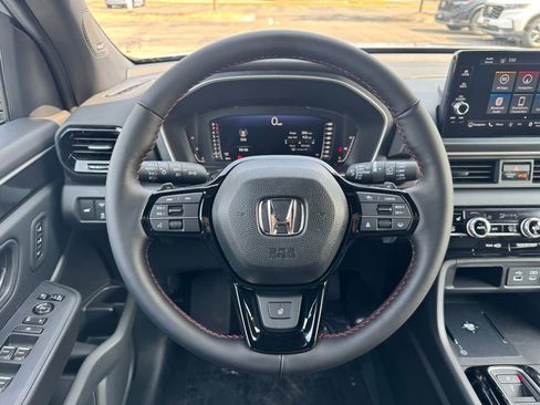 Used 2025 Honda Pilot Black Edition image 6