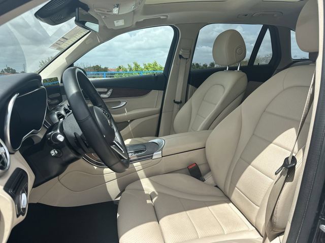 Used 2022 Mercedes-Benz GLC 300 4MATIC image 23