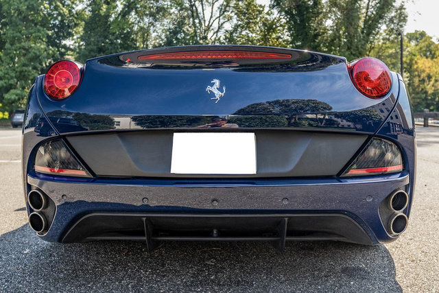 Used 2012 Ferrari California RWD image 6