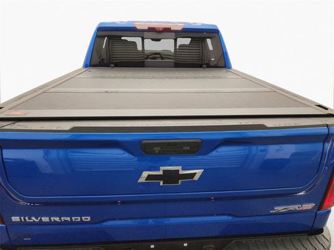 Used 2023 Chevrolet Silverado 1500 ZR2 w/ Technology Package image 9