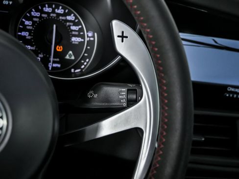 Used 2017 Alfa Romeo Giulia Quadrifoglio image 31