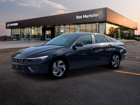 New 2026 Hyundai Elantra Limited FWD image 2