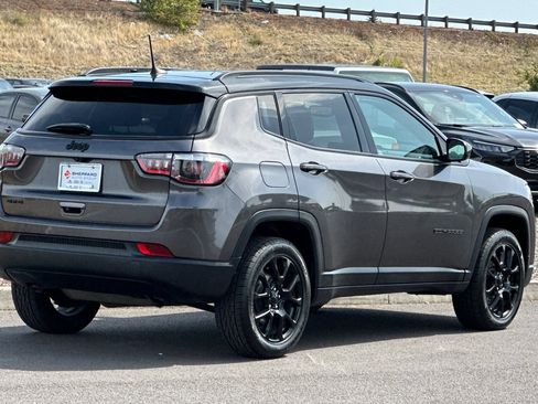 Used 2023 Jeep Compass Latitude w/ Convenience Group AWD/4WD image 3