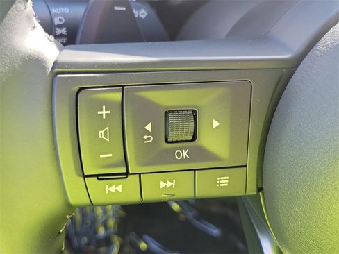 New 2025 Nissan Pathfinder SV image 5