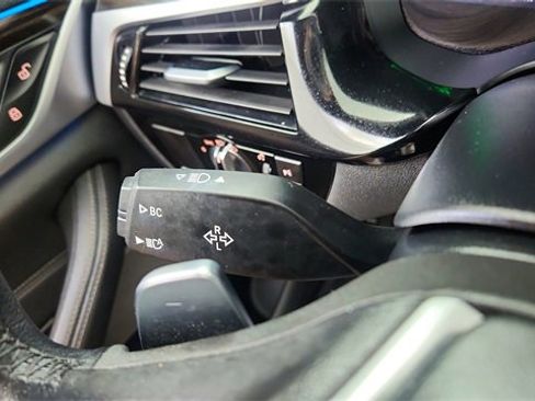 Used 2023 BMW 530e xDrive w/ Premium Package image 41