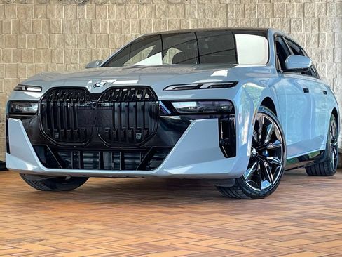 Used 2023 BMW i7 xDrive60 AWD/4WD image 2