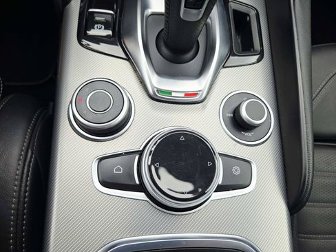 Used 2024 Alfa Romeo Giulia Veloce AWD/4WD image 33