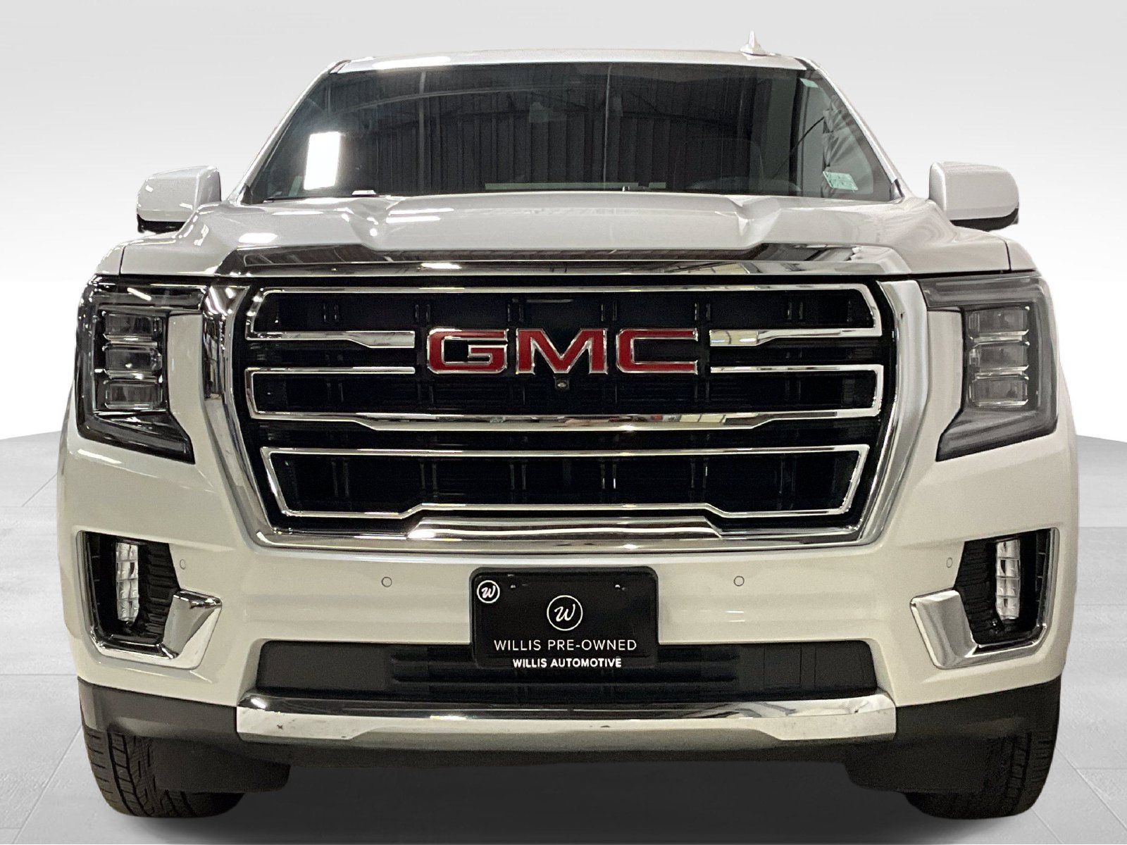 Used 2023 GMC Yukon XL SLT w/ SLT Premium Package AWD/4WD image 3