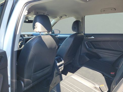 Used 2022 Volkswagen Tiguan SE image 10