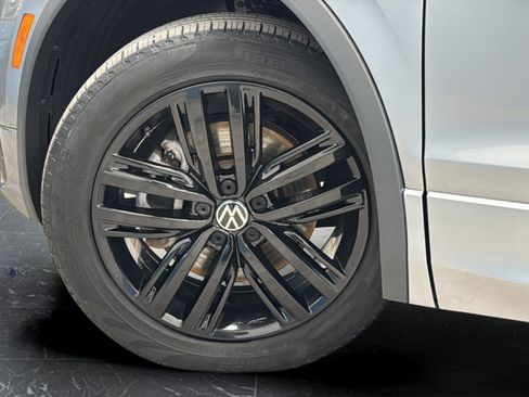 Used 2022 Volkswagen Tiguan SE R-Line AWD/4WD image 29
