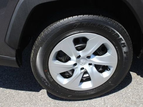 Used 2024 Toyota RAV4 LE AWD/4WD image 36