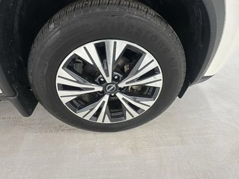 Used 2023 Nissan Rogue SV image 9