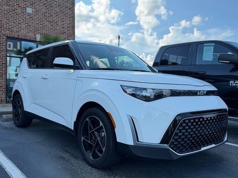 Used 2025 Kia Soul EX FWD image 1