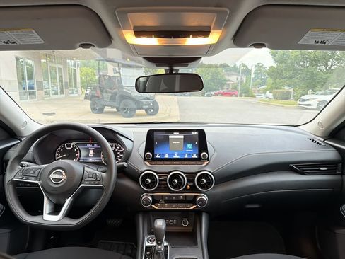 Used 2025 Nissan Sentra SV FWD image 19