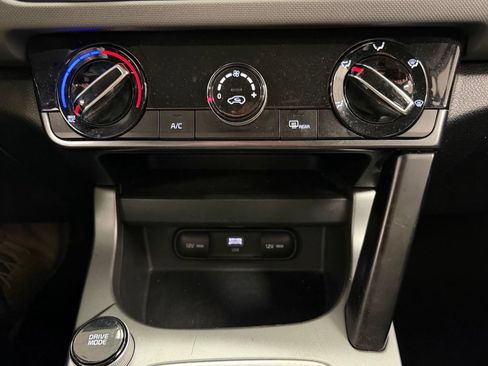 Used 2025 Kia Seltos LX AWD/4WD image 27