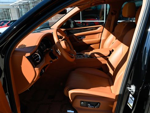 Used 2019 Bentley Bentayga AWD/4WD image 17