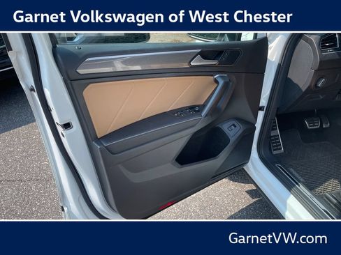 Used 2023 Volkswagen Tiguan SE R-Line AWD/4WD image 11