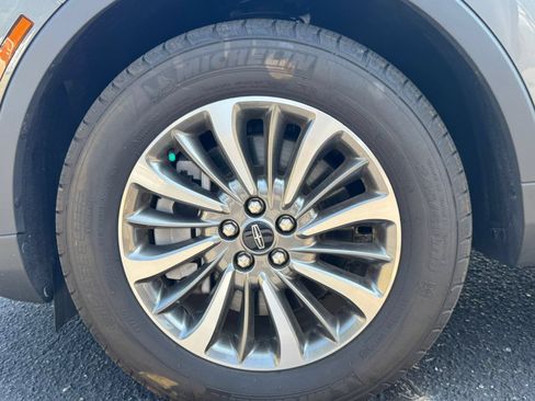 Used 2023 Lincoln Nautilus FWD w/ Premium Package image 11