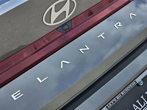 Used 2024 Hyundai Elantra SEL image 10