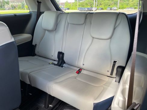 New 2026 Kia Carnival EX FWD image 13
