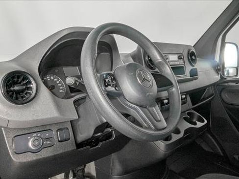 Used 2022 Mercedes-Benz Sprinter 2500 image 21