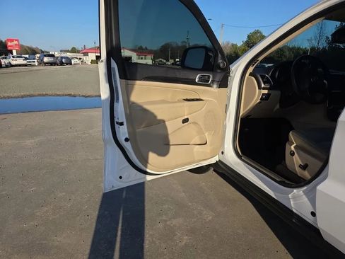 Used 2019 Jeep Grand Cherokee Limited w/ Luxury Group II image 41