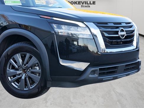 Used 2022 Nissan Pathfinder S image 3