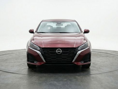 Used 2025 Nissan Altima 2.5 SV image 2