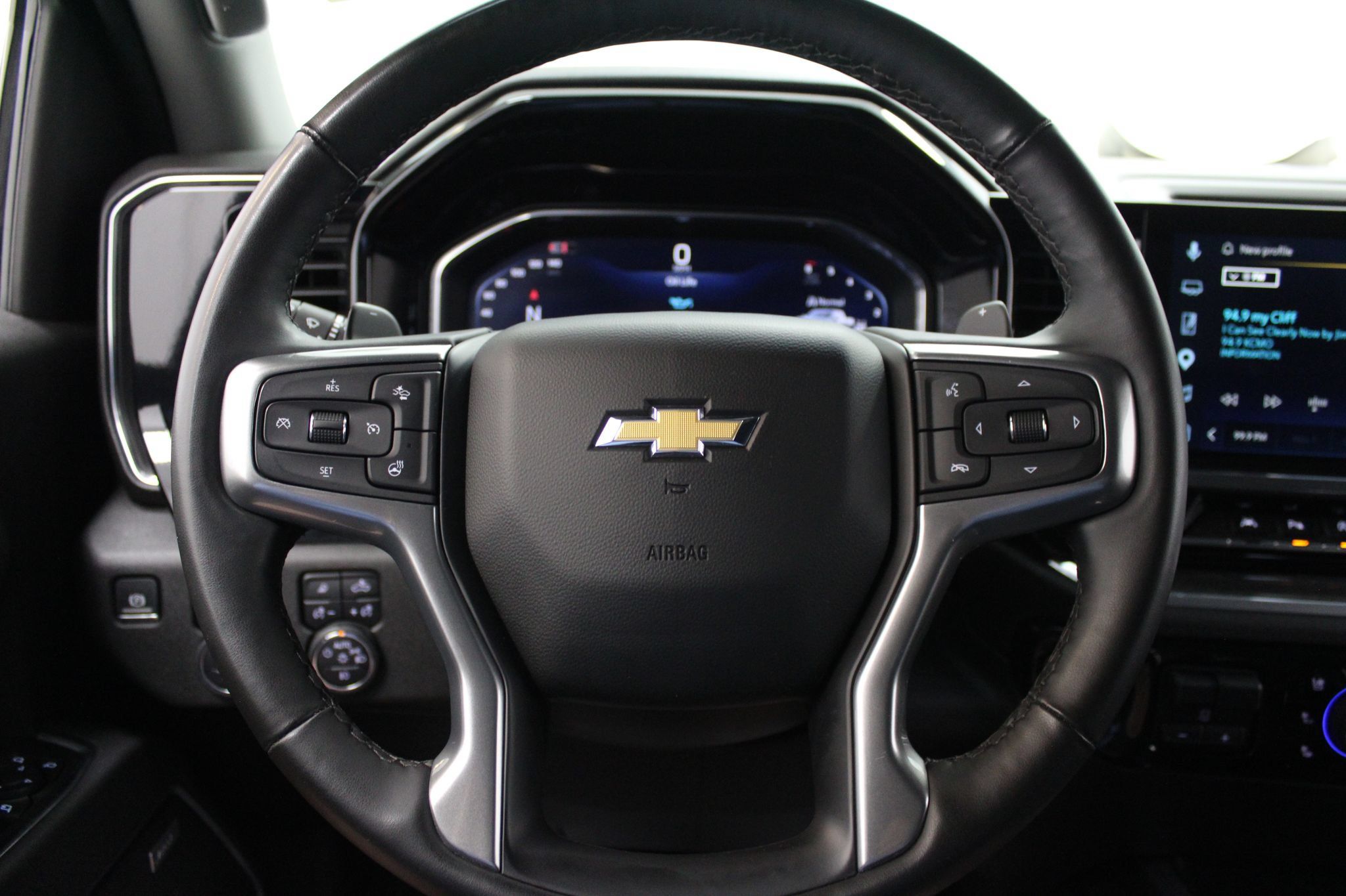 Used 2025 Chevrolet Silverado 1500 LTZ AWD/4WD image 36
