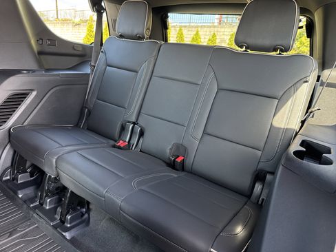 Used 2023 GMC Yukon SLT w/ SLT Premium Package image 32