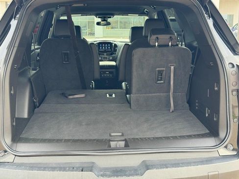 Used 2023 Chevrolet Traverse LT image 4