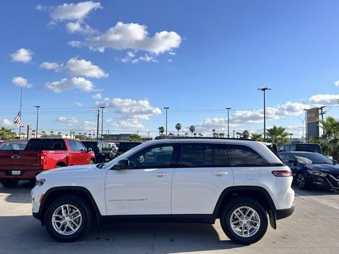 New 2025 Jeep Grand Cherokee Laredo image 4