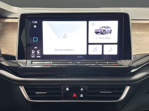 Used 2024 Volkswagen Atlas SE AWD/4WD image 12
