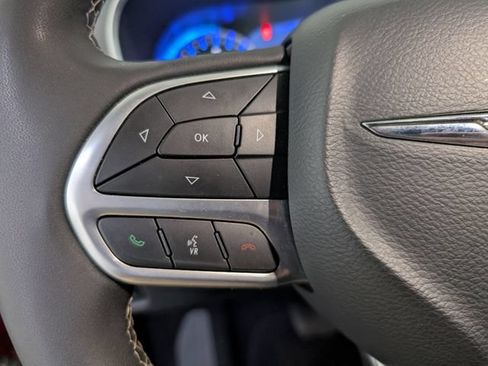 Used 2025 Chrysler Pacifica Select FWD image 19