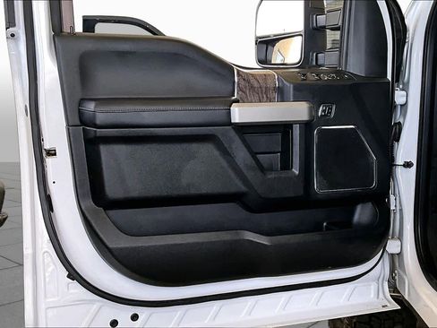 Used 2019 Ford F250 Lariat w/ Lariat Value Package AWD/4WD image 21
