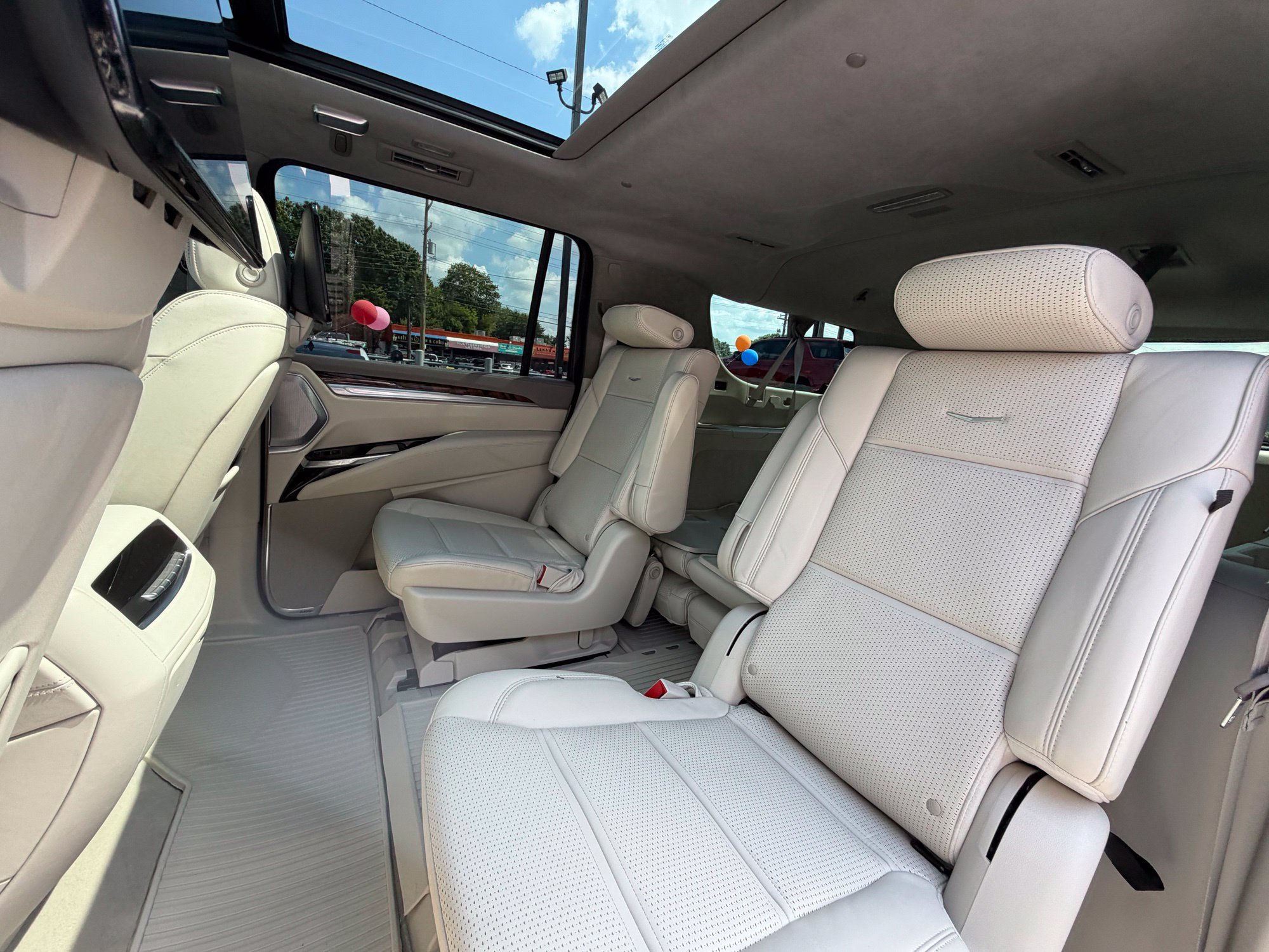 Used 2026 Cadillac Escalade ESV Platinum Sport w/ LPO, ONYX Package AWD/4WD image 19